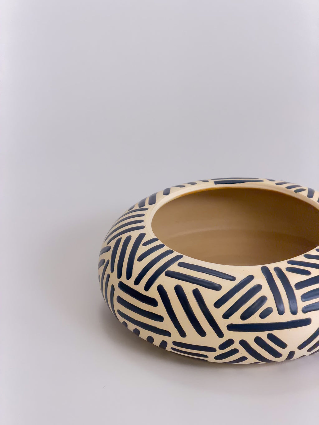 Low Vase, Lines
