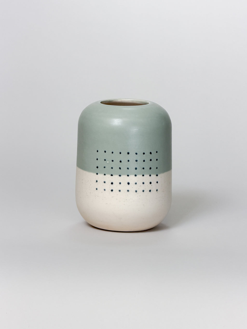 Vase, Dots